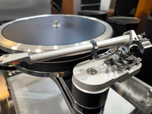 Load image into Gallery viewer, Clearaudio Innovation Turntable + SME Series IV Tonearm

