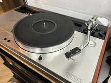 Load image into Gallery viewer, Luxman PD555 Turntable with Jelco Tonearm
